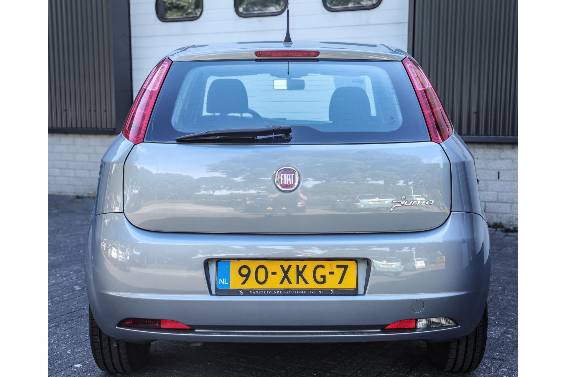 44635437-7.jpg